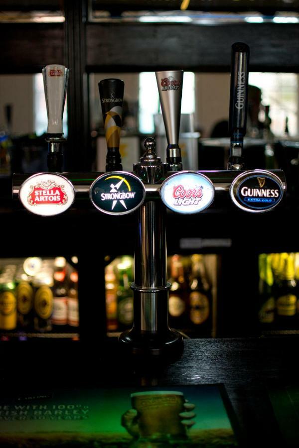 Crofts Hotel Cardiff Esterno foto